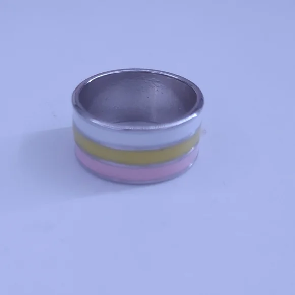 Ring - Picture 1 of 2